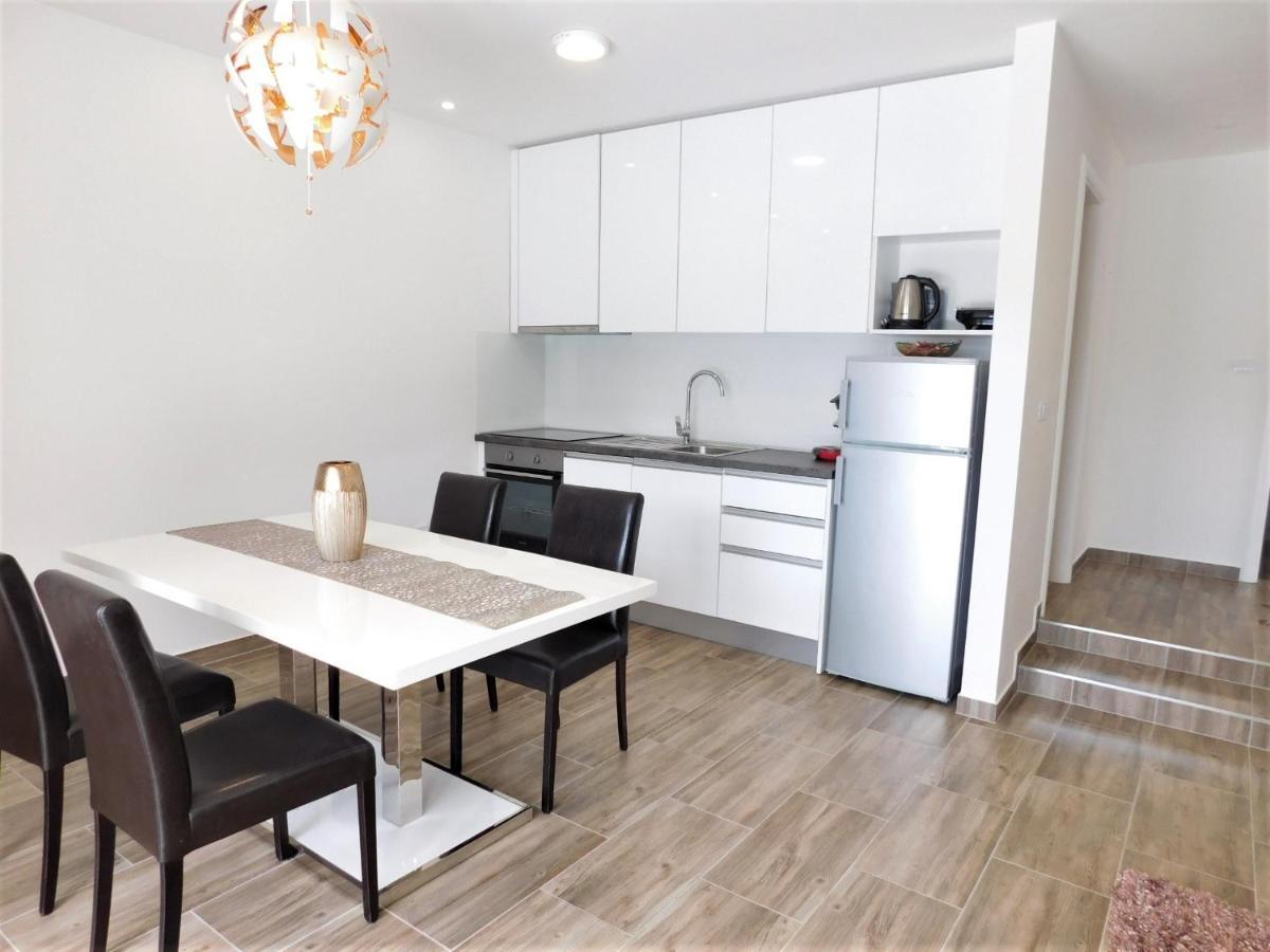 Maja Apartment *