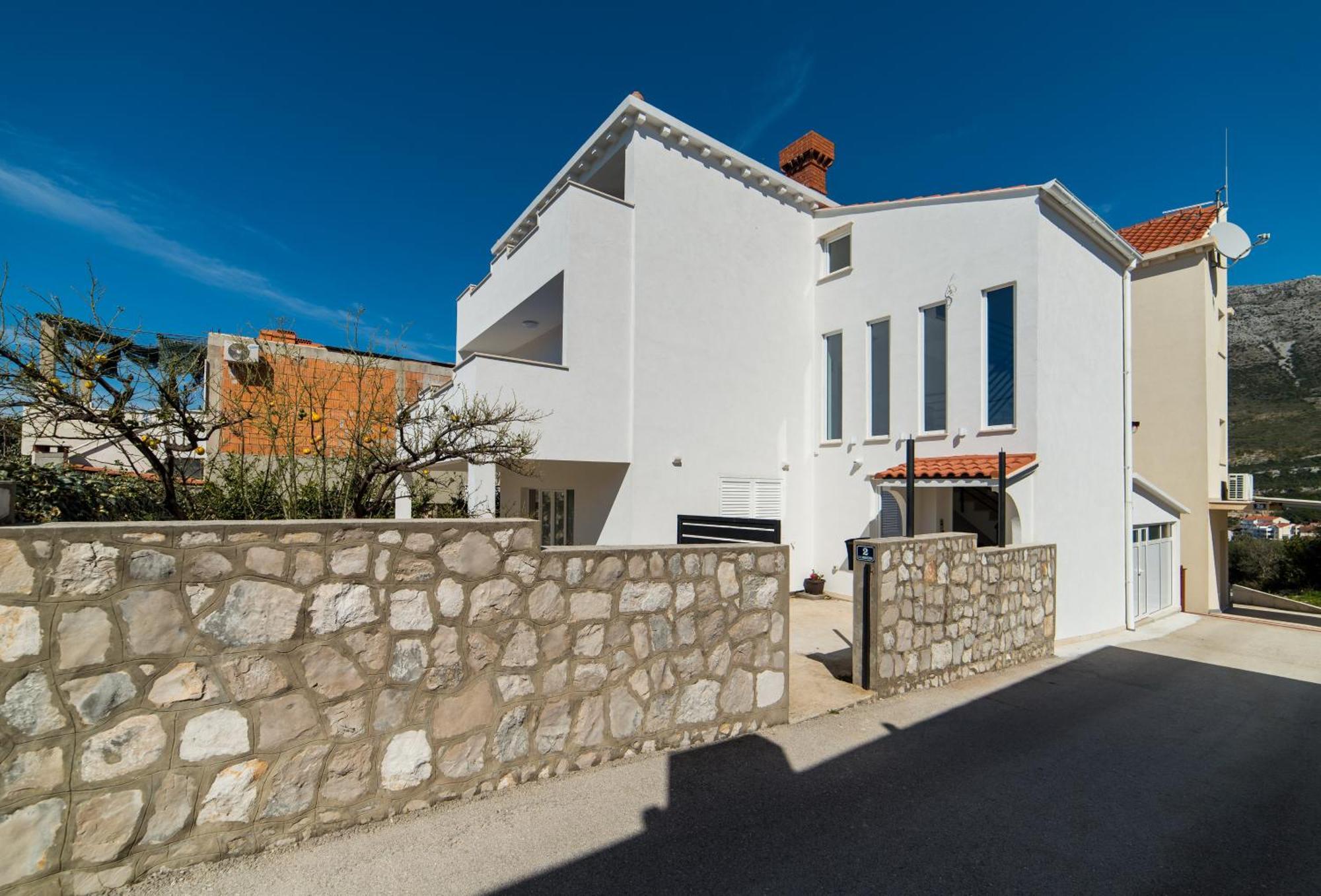 Apartment Maja *